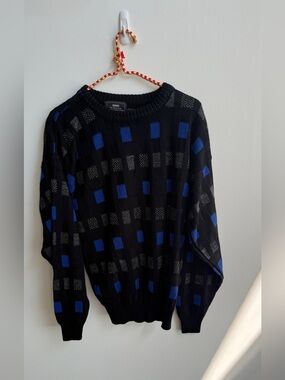 Vintage acrylic sweater
Black, blue & grey - medium